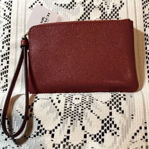 NWT Coach Small Leather Wristlet with Zip Closure and 2 interior slip pockets